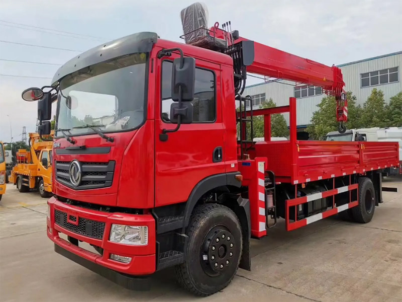 大型隨車起重機(jī)